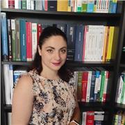 Aiuto i ragazzi delle scuole superiori nella perepazione dei compiti ed interrogazioni di diritto e gli studenti universitari nella preparazione degli esami